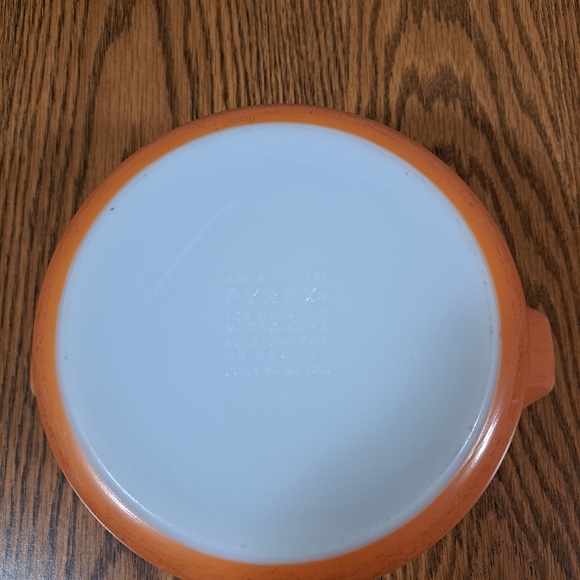 Pyrex Vintage Orange Casserole Dish With Handles Wheat Pattern 1.5 Liter - Picture 6 of 8
